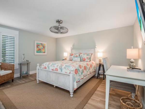 Luxurious 4-Bedroom Waterfront Villa in Holmes Beach